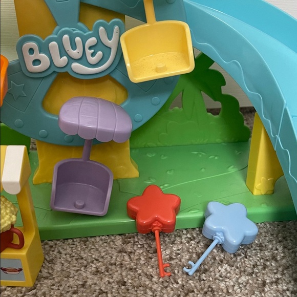 Bluey Amusement Park Playset - Picture 4 of 7